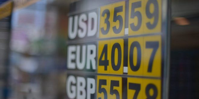 Changer euro en bath au bureau de change thailande.