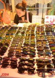 Visiter Neon Market à Bangkok – Marché de nuit 10-min