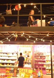 Visiter Neon Market à Bangkok – Marché de nuit 5-min